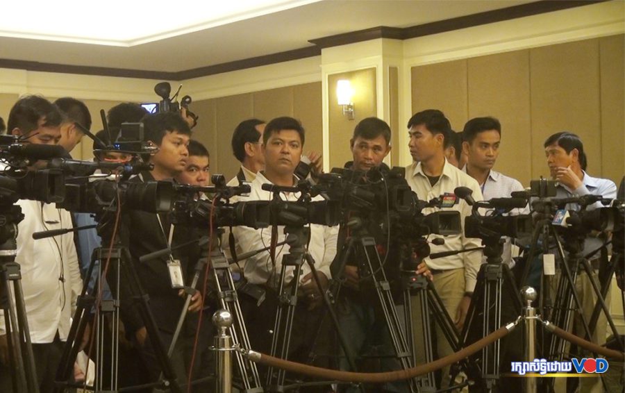 Cambodian journalists cover in an event in Phnom Penh. (Chorn Chanren/VOD)
