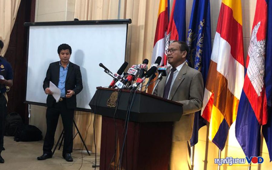 Government spokesman Phay Siphan addresses reporters at the Council of Ministers building in Phnom Penh on July 25, 2019. (VOD)