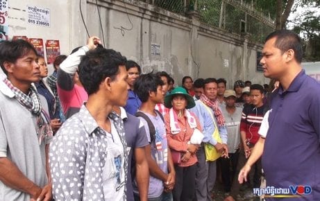 People from seven communities in Tbong Khmum province filed a land dispute resolution petition at the Ministry of Land Management on July 29, 2019. (Hy Chhay)