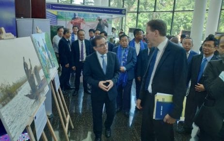 Agriculture Minister Veng Sakhon and EU Ambassador George Edgar talk following a signing ceremony for a 112-million-euro fisheries grant on August 21, 2019 at the Agriculture Ministry in Phnom Penh. (Vann Vichar/VOD)