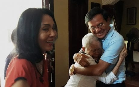 Kem Sokha (right), with his wife Te Chanmono (left) and his mother Sao Nget, at his Phnom Penh home the day after he was released from Correctional Center 3 prison in September 2018. (Chhea Bunnarith)