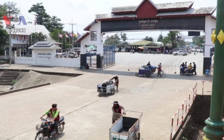 A border checkpoint in Battambang province. (David Boyle, Khan Sokummono and Say Mony/VOA Khmer/Public Domain)