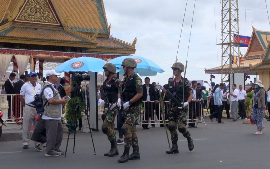 Security forces at the Water Festival in Phnom Penh in November 2018. (Chorn Chanren)