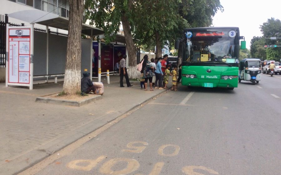 A city bus picks up passengers in front of Ang Doung Hospital on Norodom Blvd, Phnom Penh, on October 18, 2019. (Chhorn Sopheap)
