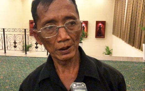 Romas Mam, an indigenous Jarai representative from Ratanakiri province’s O’Yadaw district, speaks to a reporter at the Extractive Industries Governance Forum in Phnom Penh on November 22, 2019. (Hun Sirivadh/VOD)