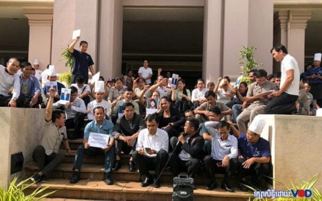 More than 100 employees of The Great Duke hotel in Phnom Penh protest to demand their wages on November 4, 2019. (Khut Sokun/VOD)