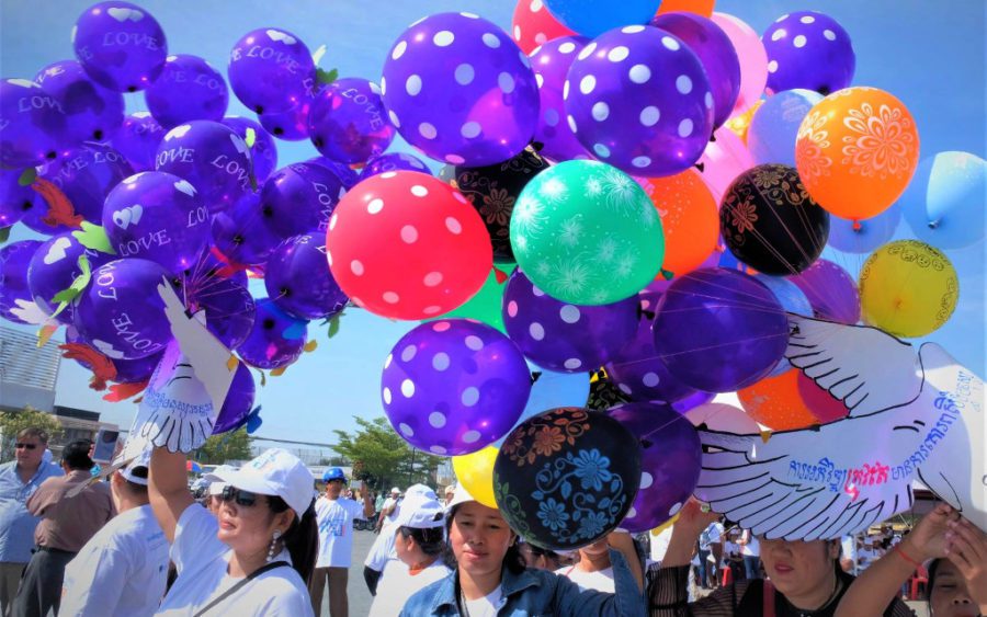 Participants float balloons at an International Human Rights Day celebration in Phnom Penh on December 10, 2019. (Mech Choulay/VOD)