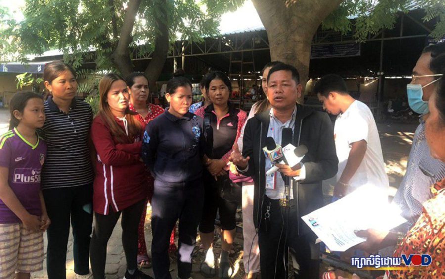 Food-and-drink vendors at Bun Rany Hun Sen Phsar Doeum Thkov High School in Phnom Penh speak to reporters on December 11, 2019. (Khut Sokun/VOD)