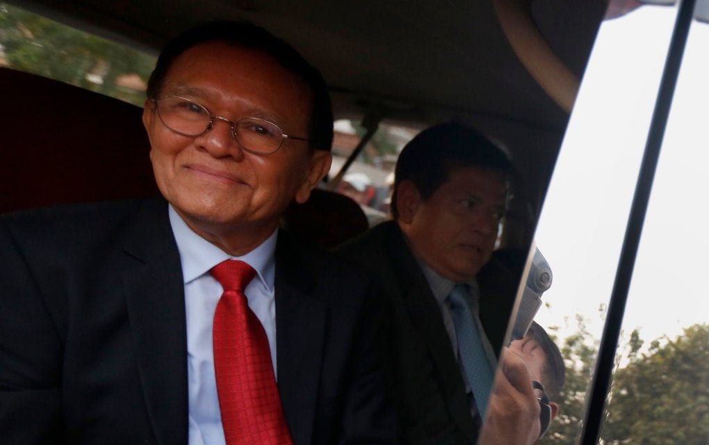 Kem Sokha leaves the Phnom Penh Muncipal Court in a vehicle on January 15, 2020 (Panha Chorpoan/VOD)