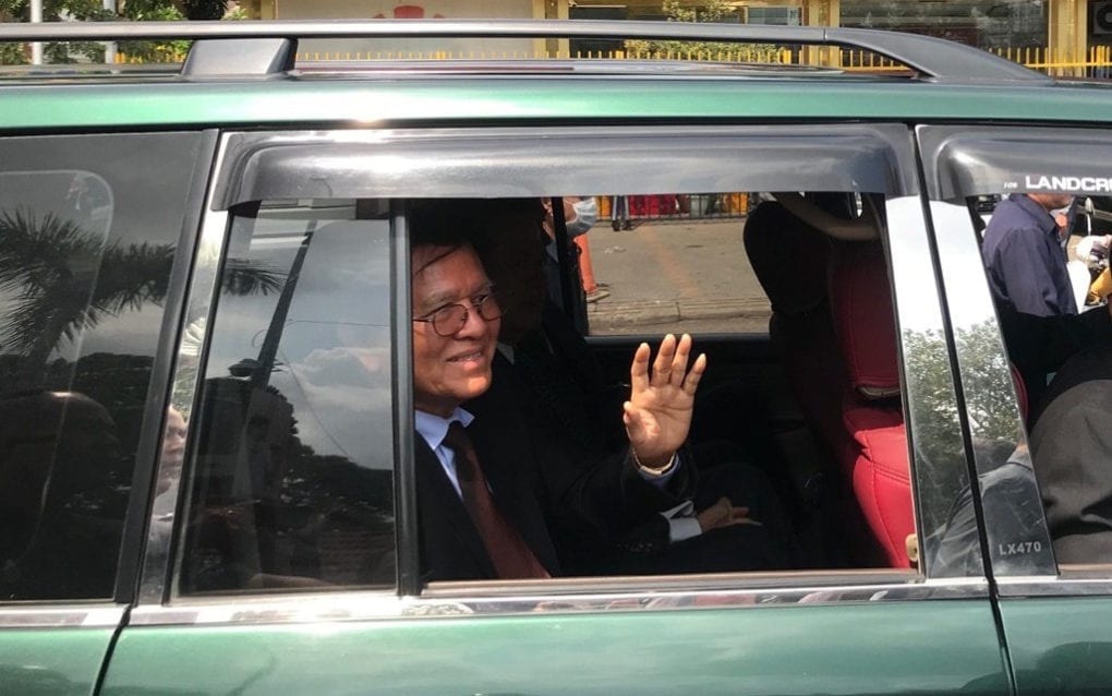 Kem Sokha leaves the Phnom Penh Municipal Court on January 30, 2020. (Ouch Sony/VOD)