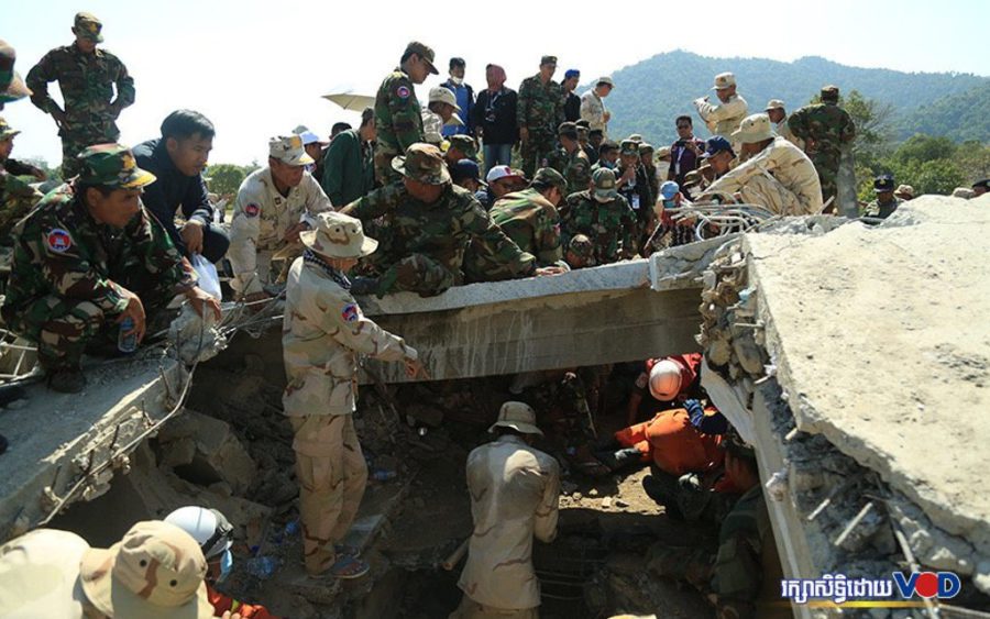Rescuers search for survivors of a building collapse in Kep province on January 4, 2020. (VOD)