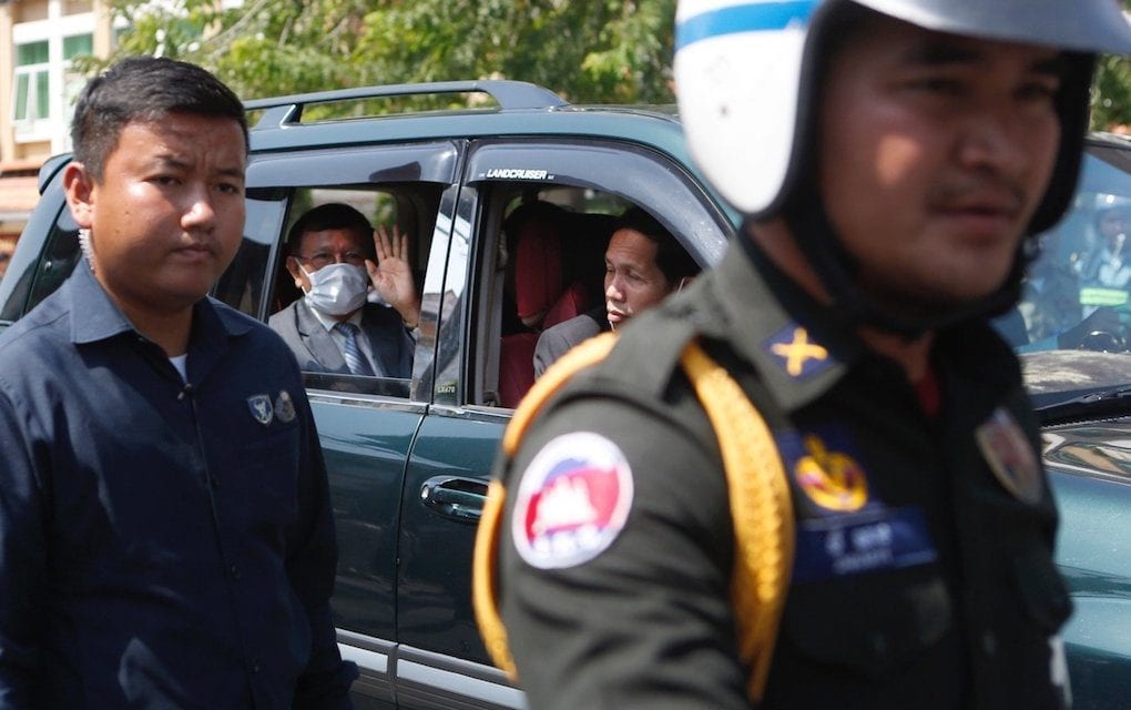 CNRP president Kem Sokha leaves the Phnom Penh Muncipal Court on February 5, 2020 (Panha Chorpoan/VOD)