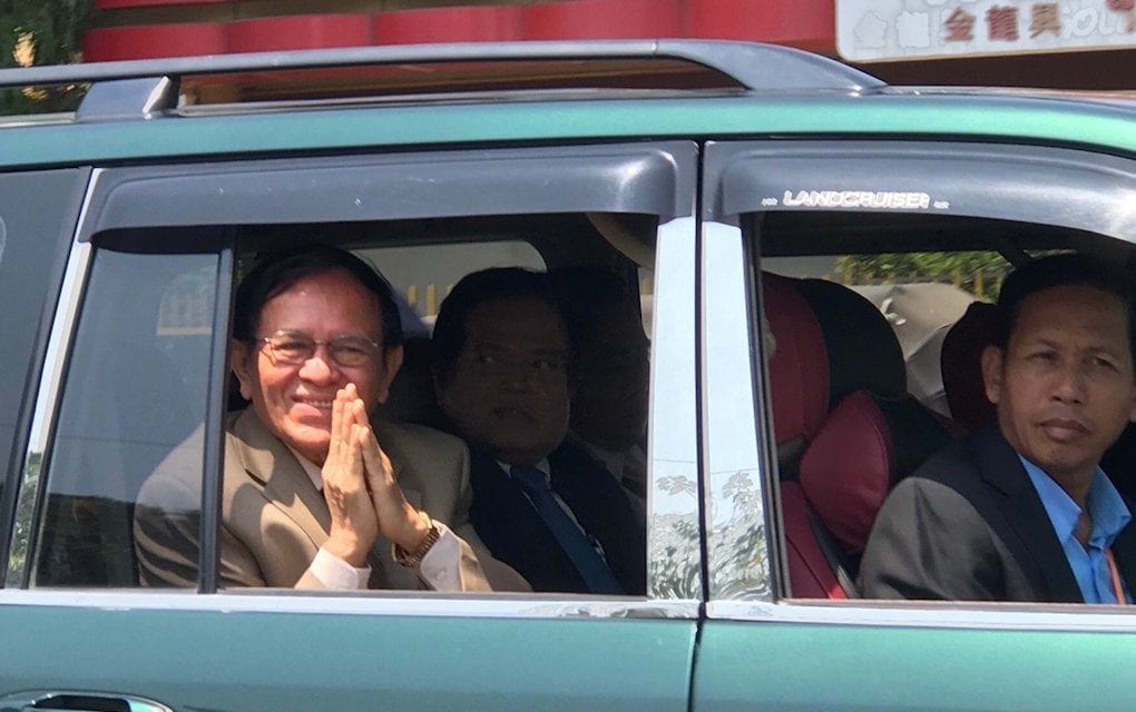 Opposition leader Kem Sokha leaves the Phnom Pen Muncipal Court on February 27, 2020 (Ouch Sony/VOD)