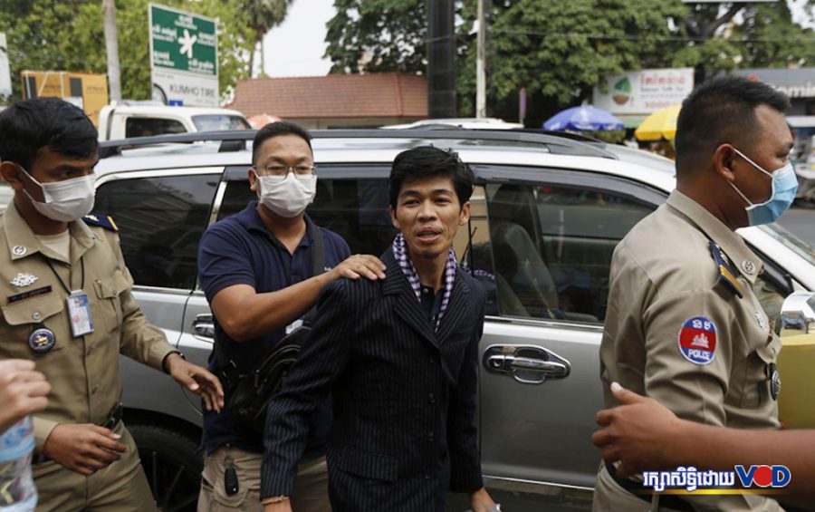 Sovann Rithy, editor of the TVFB news site, outside the Phnom Penh Municipal Court on April 8, 2020. (VOD)