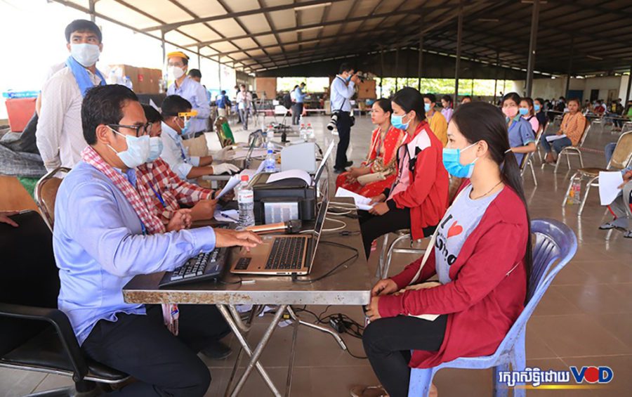 Workers who had missed work over the Khmer New Year holiday attend a health clinic in the Phnom Penh Special Economic Zone on April 20, 2020. (Chorn Chanren/VOD) 