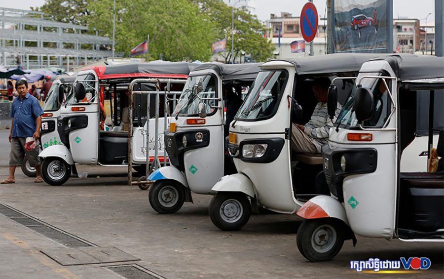 LPG-powered tuk-tuks sit parked in a line, with drivers awaiting customers in Phnom Penh on April 23, 2020. (Panha Chorpoan/VOD)