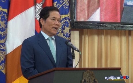 Phnom Penh governor Khuong Sreng speaks at a press conference at the Council of Ministers building in the capital on June 16, 2020. (Chorn Chanren/VOD)