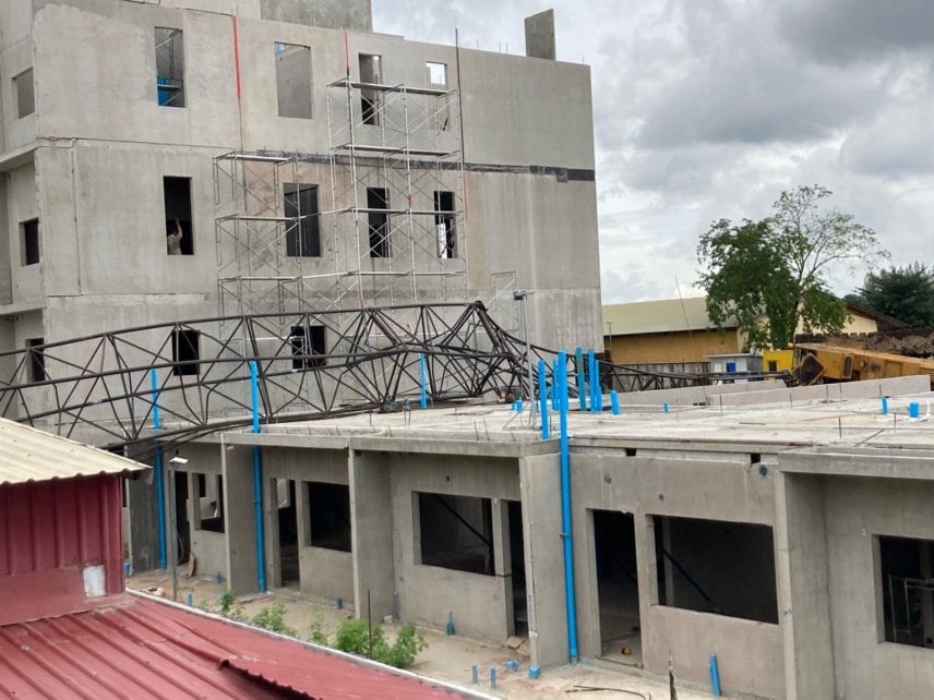 The arm of a crane in Poipet lies horizontal after heavy winds, rain and technical flaws caused the heavy machinery to topple on August 12, 2020. (Ananth Baliga/VOD)