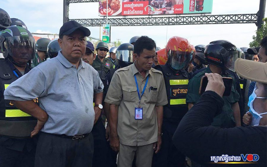 District authorities blocked citizens from protesting at Freedom Park for the release of Rong Chhun and other activists arrested for protesting about border issues on September 7, 2020. (Khan Leakena/VOD)