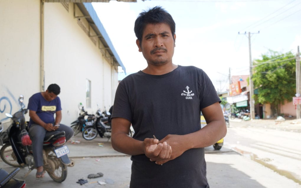 Striking Cintri worker Kev Run, 40, at the company’s garage in Phnom Penh on October 8, 2020 (Tran Techseng/VOD)