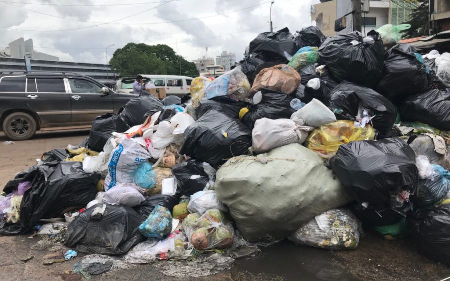Garbage piles up in Phnom Penh on the corner of Monireth Blvd and St 374 on October 7, 2020. (Ouch Sony/VOD)