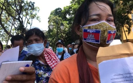 Demonstrator Hong An rallies outside the French Embassy in Phnom Penh on October 23, 2020 (Mech Dara/VOD)