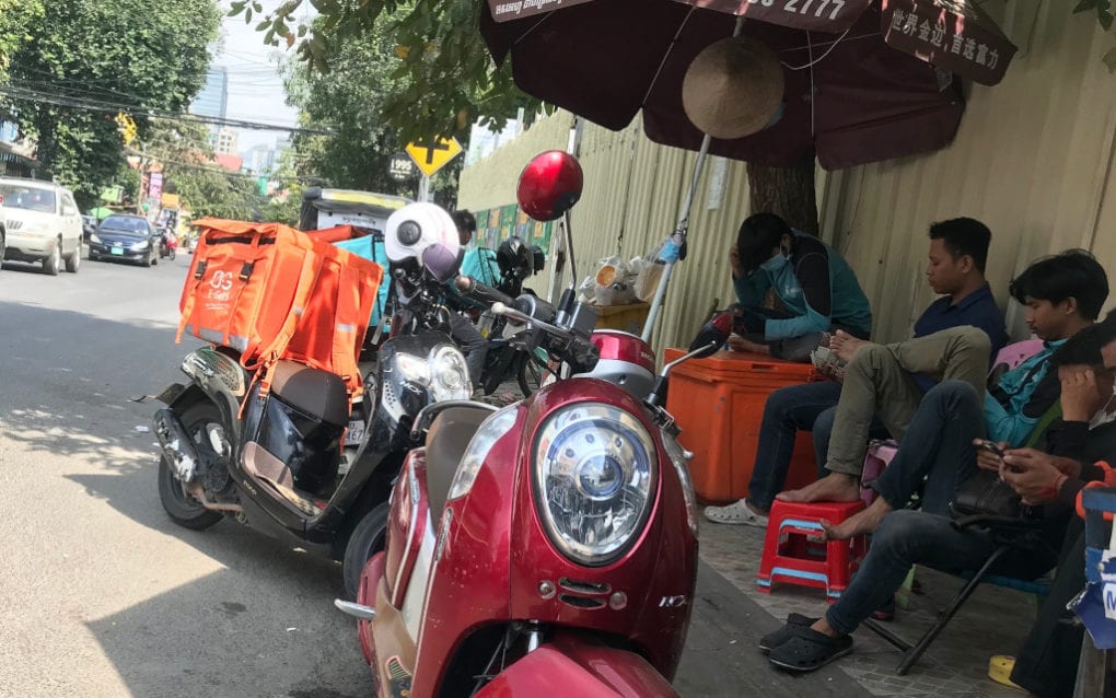 Delivery workers in Phnom Penh on October 29, 2020. (Chorn Chanren/VOD)
