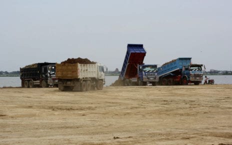 Trucks dump dirt as they fill in land at Phnom Penh’s Boeng Tamok lake, on October 28, 2020. (Michael Dickison/VOD)
