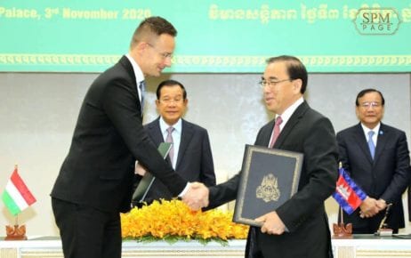 Hungarian Foreign Minister Peter Szijjarto shakes hands with Agriculture Minister Veng Sakhon at a signing ceremony in Phnom Penh on November 3, 2020, as Prime Minister Hun Sen and Foreign Minister Prak Sokhonn look on, in this photograph posted to Hun Sen's Facebook page.