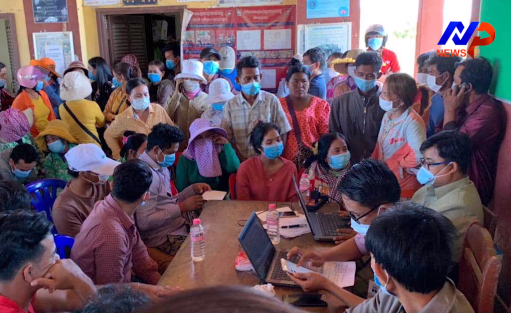 Dozens of villagers seek a solution to a multimillion dollar scam at Por Chamroeun commune hall, in Kampong Speu province's Baset district, in a screenshot of a video posted to Facebook on December 3, 2020.