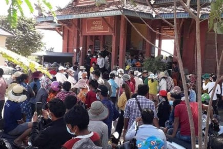 People crowd outside Kampong Speu province's Por Chamroeun commune hall seeking a solution to a multimillion-dollar scam, in a photo posted to Facebook on December 8, 2020. (Provided)