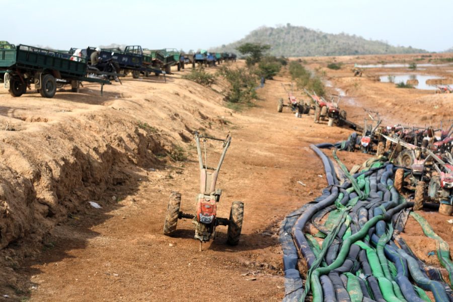 Tractors are used for pumping water from a drying reservoir in Kampong Cham province’s Batheay district on December 29, 2020. (Michael Dickison/VOD)