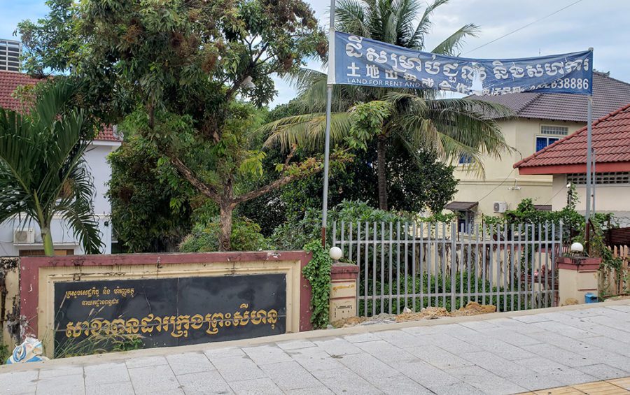 The vacated Preah Sihanouk Tax Department, with a "for rent" sign at the entrance, in Sihanoukville on November 30, 2020. (Danielle Keeton-Olsen/VOD)