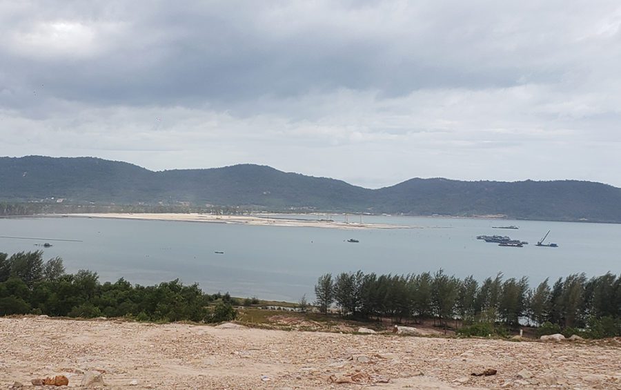 The coastal reclamation at Ream Bay and sand-hauling boats can be seen from the Poy Machov mountainside in Preah Sihanouk province's Prey Nob district on December 1, 2020. (Danielle Keeton-Olsen/VOD)