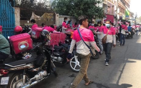 Protesting Foodpanda drivers line up near the company’s Phnom Penh offices on January 4, 2020. (Mech Dara/VOD)