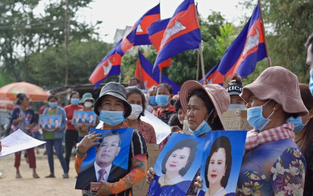 Chhun Sothea, 42, Kong Toeu, 56, and Phorn Sokhom, 48, appeal to Prime Minister Hun Sen and his wife Bun Rany for land titles at a rally in Phnom Penh’s Boeng Tamok lake on January 24, 2021. (Michael Dickison/VOD)