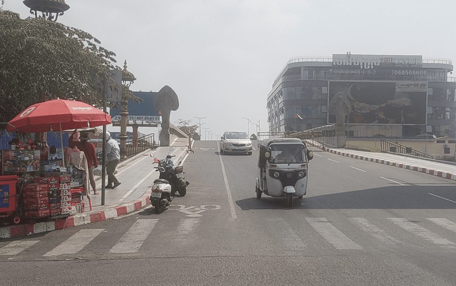 Roadblocks at the northernmost bridge to Phnom Penh's Koh Pich island were partially open as of February 21, 2021, after a new Covid-19 cluster was connected to the area the day before. (Danielle Keeton-Olsen/VOD)