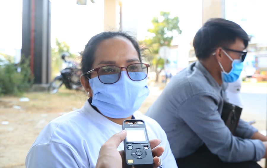 Protester Mey Sophorn speaks with a reporter near the Phnom Penh Municipal Court on February 4, 2021. (Chorn Chanren/VOD)