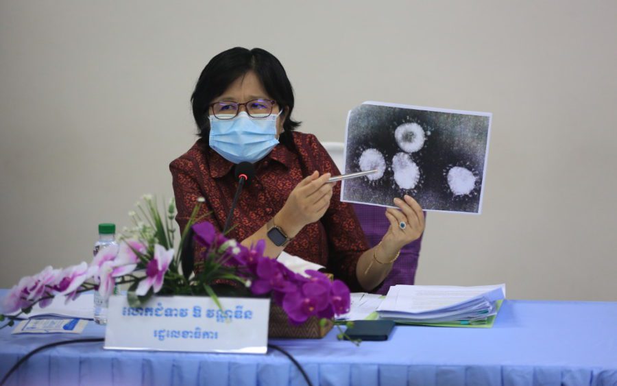 Health Ministry spokesperson Or Vandine points at a coronavirus image at a press conference at the ministry on February 23, 2021. (VOD)