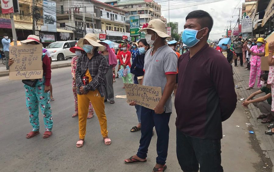 People protested for greater rent reductions on Phnom Penh's Veng Sreng Blvd on May 10, 2021. (Mech Dara/VOD)