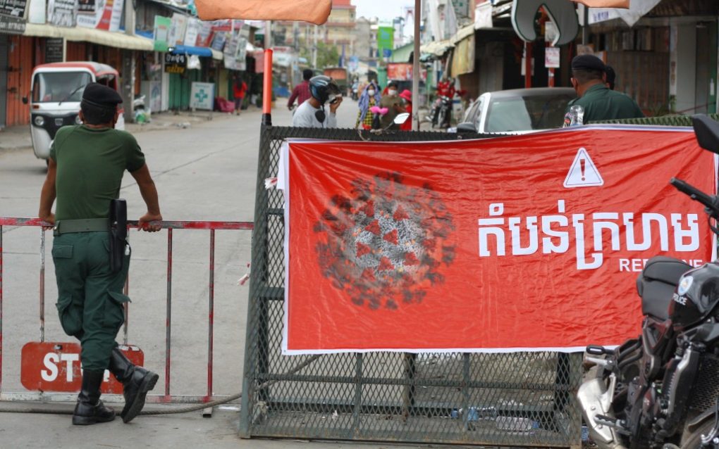 Red-zone barricades along Phnom Penh’s Veng Sreng Blvd. on May 10, 2021. (Michael Dickison/VOD)