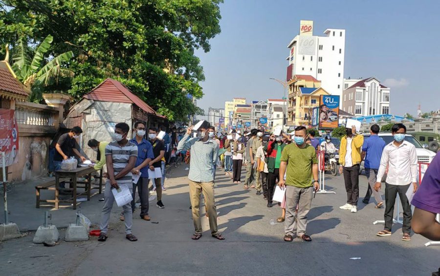 People queue for vaccines on the street in front of Phnom Penh's Stung Meanchey primary school on May 11, 2021. (Danielle Keeton-Olsen/VOD)