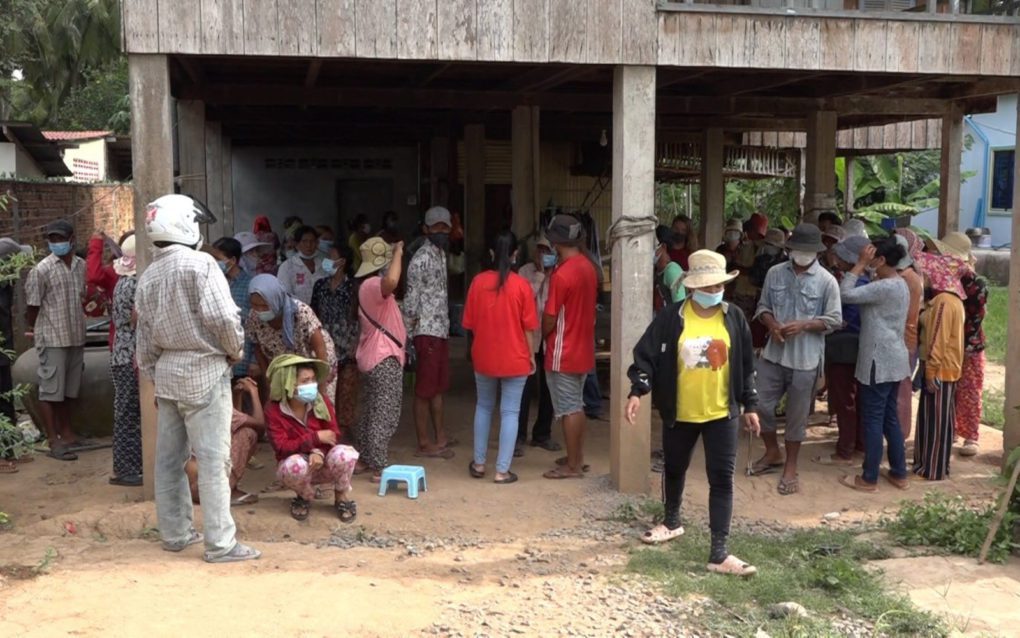 Villagers in Kandal province’s Kien Svay district gather to discuss a protest earlier this week over a land dispute, on June 2, 2021. (Mech Dara/VOD)