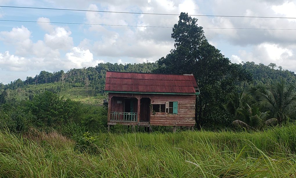 An abandoned resettlement house built by Union Development Group in Koh Kong's Kiri Sakor district on June 28, 2021. (Danielle Keeton-Olsen/VOD)