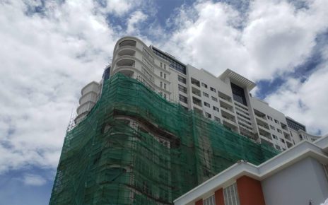 Royal Condominium, a building under green netting in Phnom Penh's Choam Chao I commune, on August 2, 2021. (Danielle Keeton-Olsen/VOD)