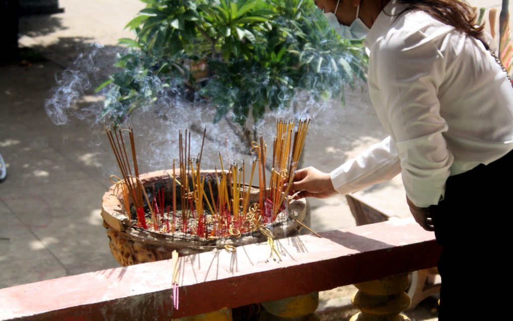 Incense at Kandal’s Wat Sovann Sakor on September 22, 2021. (Michael Dickison/VOD)