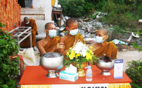 Monks wear masks at Phnom Penh’s Wat Svay Pope on September 22, 2021. (Michael Dickison/VOD)