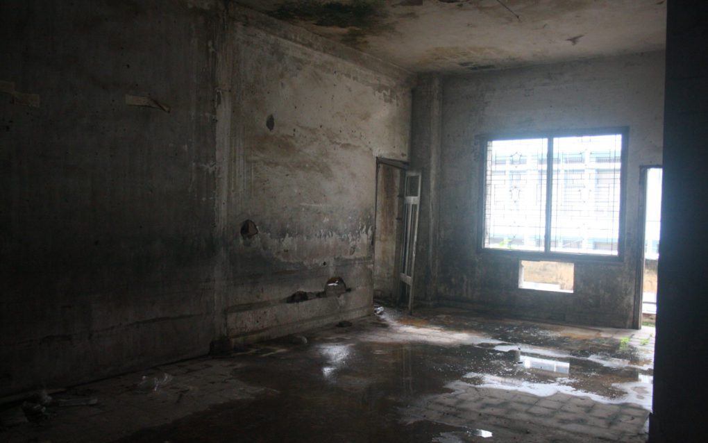 A room at an abandoned school building on Phnom Penh’s Street 144, on October 15, 2021. (Michael Dickison/VOD)