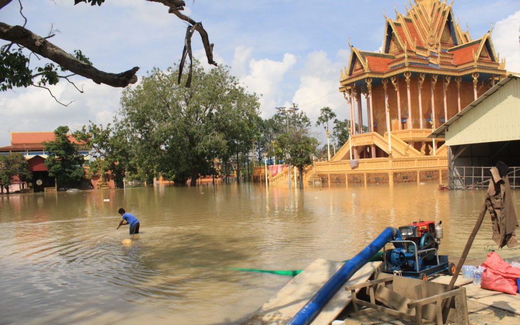 A flooded pagoda in Phnom Penh’s Dangkao district on October 28, 2021. (Andrew Haffner/VOD)