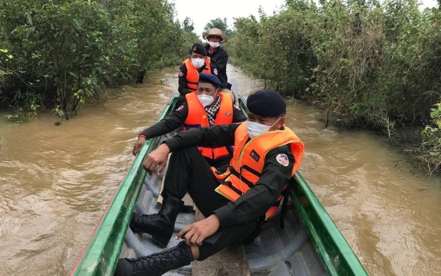 Siem Reap military police officials patrol the waters of the Tonle Sap's flooded forests on Monday in search of illegal land grabs in late November. (GRK News)